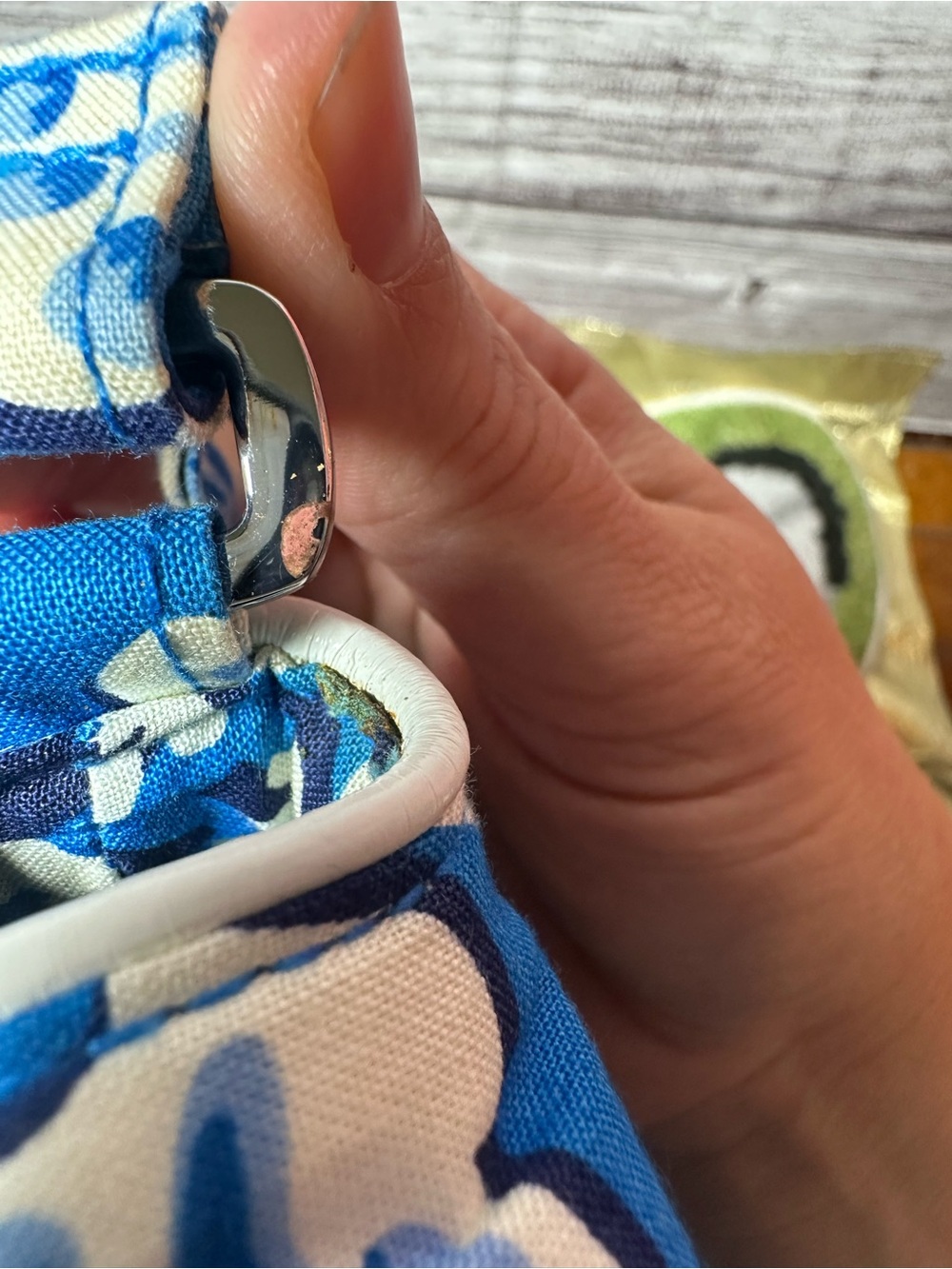 Vera Bradley crossbody bag in Blue Lagoon quilted pattern - Picture 16 of 16
